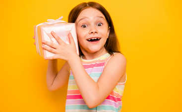 Как научить детей правильно реагировать на получение подарков