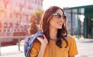 Врач рассказала о правилах выбора солнцезащитных очков