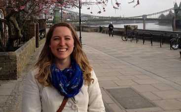 Жительница Канады придумала оригинальный способ обнять маму во время карантина