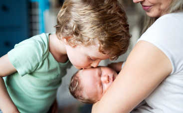 Как подготовить ребенка к появлению второго малыша