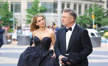 Беременная жена Алека Болдуина показала округлившийся животик