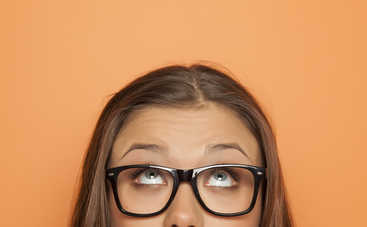 Как покрасить брови дома