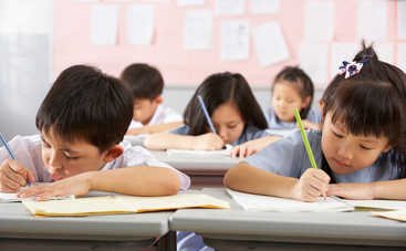 В Китае мужчина с ножом напал на учеников