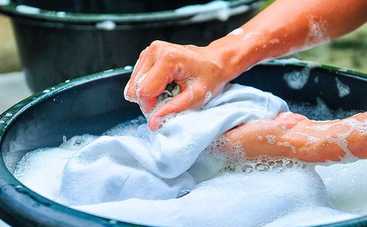 Как быстро вывести пятна от пота с ткани: эффективные советы