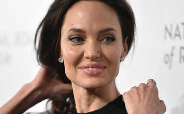 11-летний сын Анджелины Джоли показал домашнее фото мамы