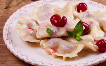 Как у бабушки: проверенный рецепт вареников с вишней