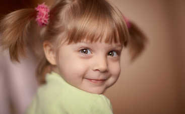 Кокетство у девочек: поощрять или пресекать