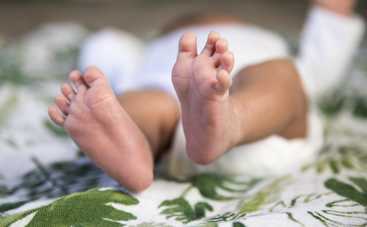 Как облегчить боль при коликах у малыша: ТОП-4 способа