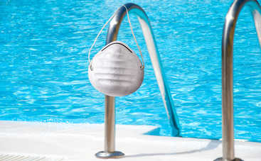 Можно ли заразиться коронавирусом в бассейне: отвечает доктор Комаровский