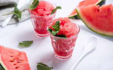 ТОП-6 болезней, запрещающих есть арбуз