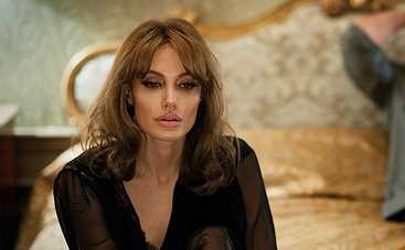 Поклонников Анджелины Джоли напугало ее аномальное похудение