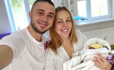 Певица Alyosha родила третьего ребенка