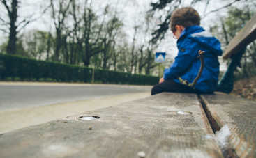 Примерная англичанка родила шестерых детей от сводного брата