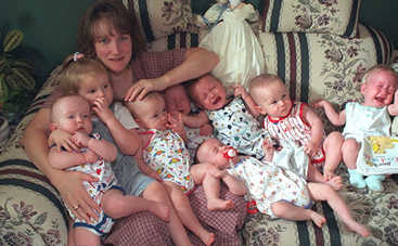 Как сложилась судьба первых в мире семерняшек