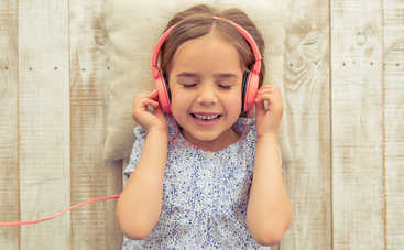 Вредно ли слушать музыку в наушниках?