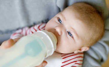 Как хранить сцеженное грудное молоко: 5 обязательных правил