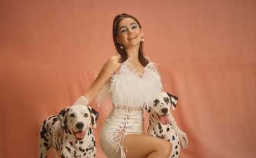 Анна Тринчер презентовала клип «Малиновые волосы»