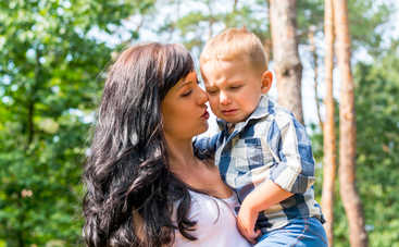 Как ведет себя ребенок, которому не хватает внимания родителей: отвечает психолог