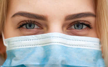 Как научить ребенка различать эмоции родителя в маске