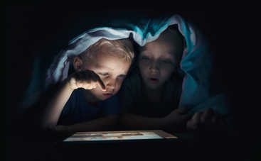 Почему дети предпочитают гаджеты общению с родителями