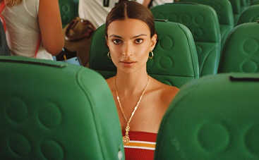 Эмили Ратаковски объявила о беременности и показала округлившийся животик