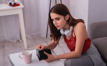 Ребенок ворует деньги у родителей: что делать