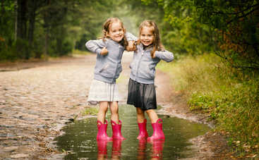 Как подобрать имена для сестер-двойняшек