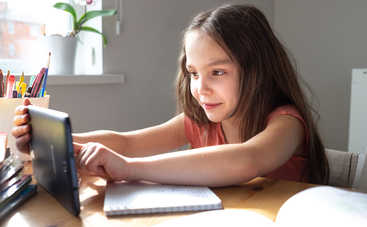 Отец станцевал во время записи видеопрезентации дочери и покорил Сеть