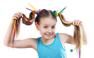 Как правильно покрасить ребенку волосы мелками