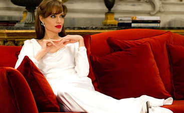 45-летняя Анджелина Джоли отправилась на шоппинг с сыном