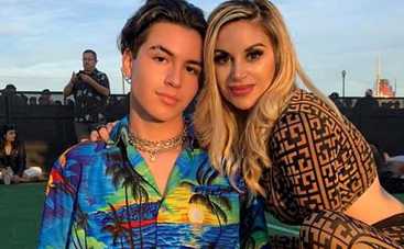 43-летняя мама барби подарит ребенку на Рождество пластику носа