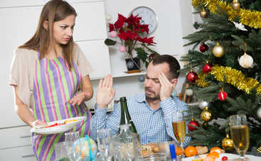 Бабушка с дедушкой пришли в гости: ТОП-3 способа не поссориться с родными за праздничным столом