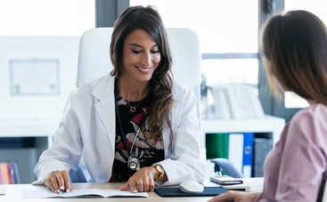 Когда идти на послеродовой прием к гинекологу?