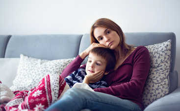 Мама заболела: как обезопасить ребенка