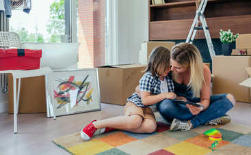 Как правильно реагировать, если ребенок ломает игрушки