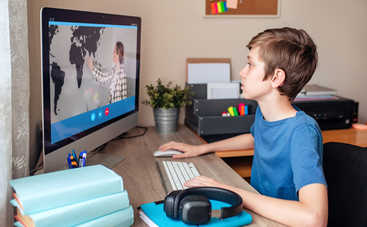 Будут ли учиться украинские школьники во время локдауна в январе: что решили в регионах?