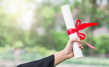 В Украине отменили красные дипломы для отличников