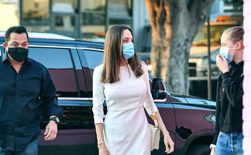 Дочь Анджелины Джоли, которая хотела стать мальчиком, отрастила волосы: фанаты ликуют