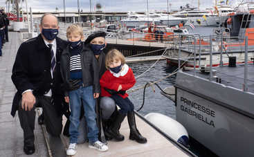 Как выглядят королевские дети: княгиня Монако восхитила общественность снимком с семьей