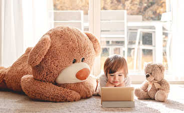 Доктор Комаровский ответил, вреден ли бесконтрольный просмотр мультиков для ребенка