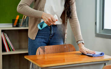 Украинских школьников больше не смогут привлекать к уборке классов