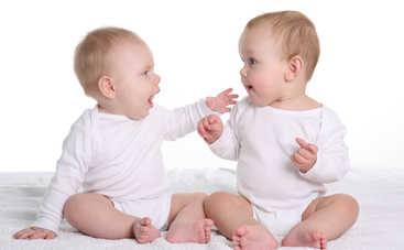 Во Львове спасли двойняшек, родившихся на 28 неделе с критическим весом