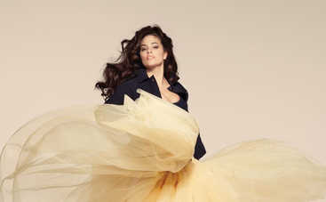 Эшли Грэм показала, как кормит сына грудью