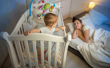 Почему медики советуют укладывать детей спать до 9 вечера