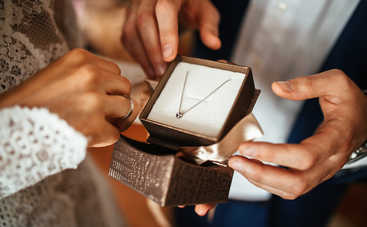 Любовный гороскоп на 23 февраля 2021: два знака Зодиака будут удивлены поведением партнера