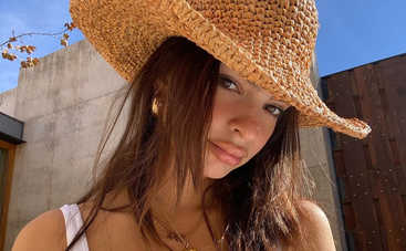 Будущая мамочка Эмили Ратаковски снялась полностью обнаженной на последних сроках беременности