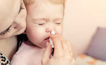 Искусственный иммунитет: нужно ли детям давать интерферон