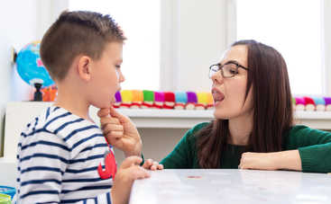 В каком возрасте и почему нужно показать ребенка логопеду - советы эксперта