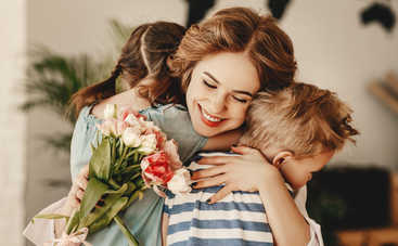 Как поздравить маму: лучшие стихи ко Дню матери для детей