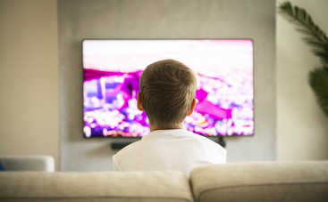 Для отвода глаз: ТОП-3 лайфхака, которые помогут оторвать ребенка от телевизора